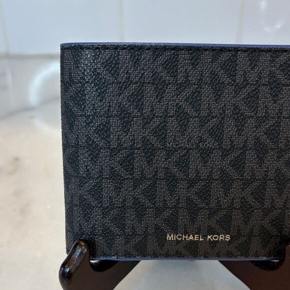Michael Kors Cooper Signature Logo Billfold Wallet - Picture 2 of 16